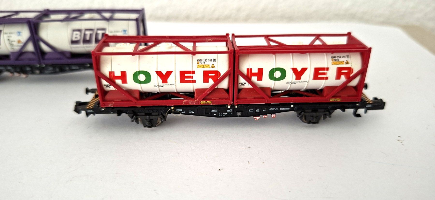 Trix Modelleisenbahnen: Minitrix 2 x  DB Containertragwagen " BTT  u.  HOYER " – Gebraucht aus Biberist von Ntrains 4