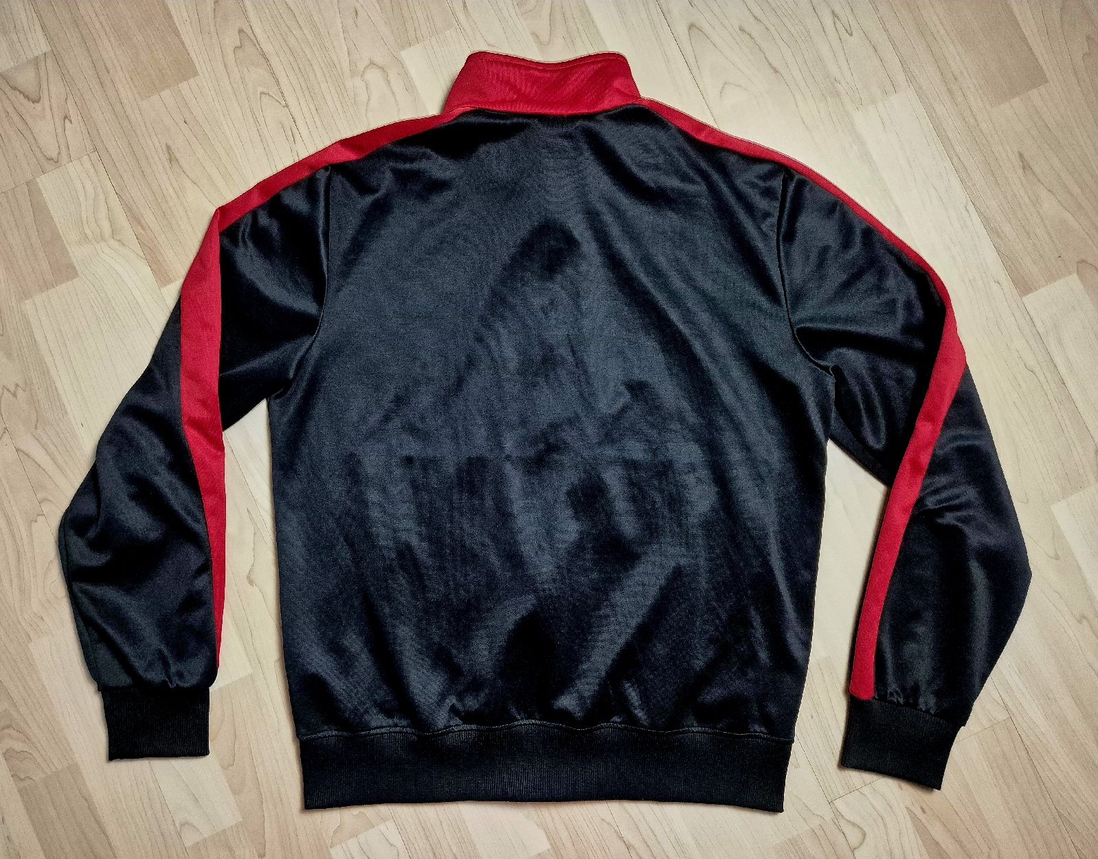Puma Giacche: Puma 18/19 AC Milan Jacke Grösse L – Nuovo (secondo la descrizione) da St. Gallen venduto da CaliSunshine 1
