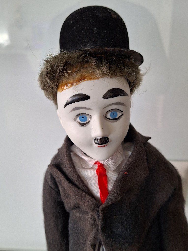 Bambole: Poupée Chaplin selon photos – Usato da Saxon venduto da flicfloc 1