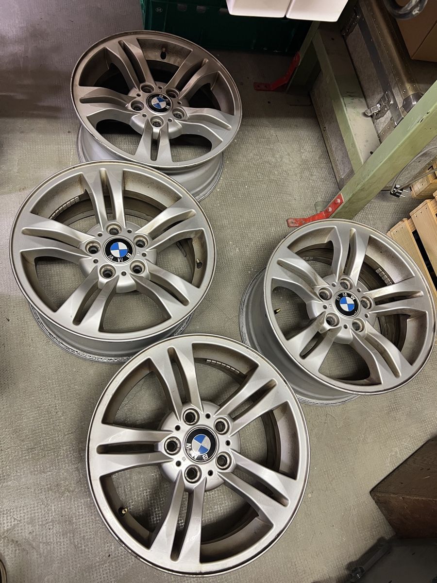 BMW Cerchioni: BMW X3 E83 17Zoll räder – Usato da Thônex venduto da lufoto