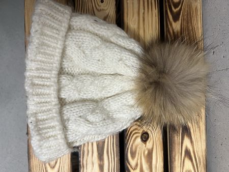 Winter Strickmütze Creme mit Bommel