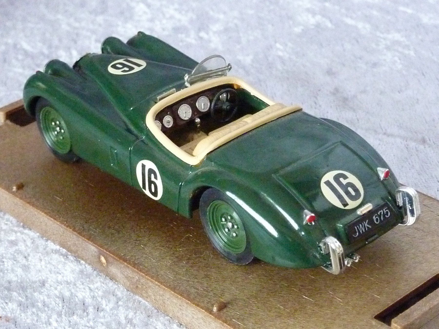 Jaguar Modellini d'auto: Jaguar XK 120 Race  1:43 – Nuovo e nell'imballaggio originale da Dürrenäsch venduto da modellautos4you 2