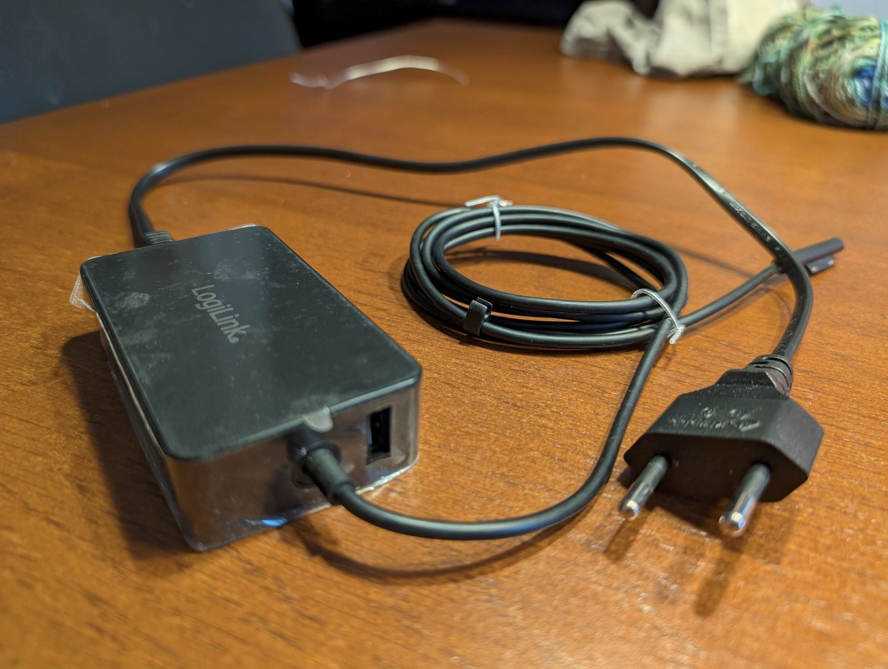Microsoft Caricabatterie: LogiLink Surface Ladegerät 44W mit USB – Nuovo (secondo la descrizione) da Winterthur venduto da Diewinti 2