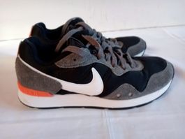 Nike Venture Runner Sneaker Grösse 39/40 Wildleder Einsätze