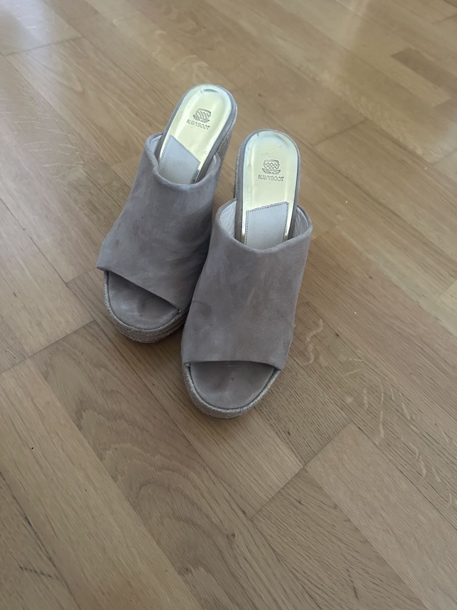 Navyboot Scarpe da donna: Navy Boot Plateausandale – Usato da Zug venduto da Solesoni
