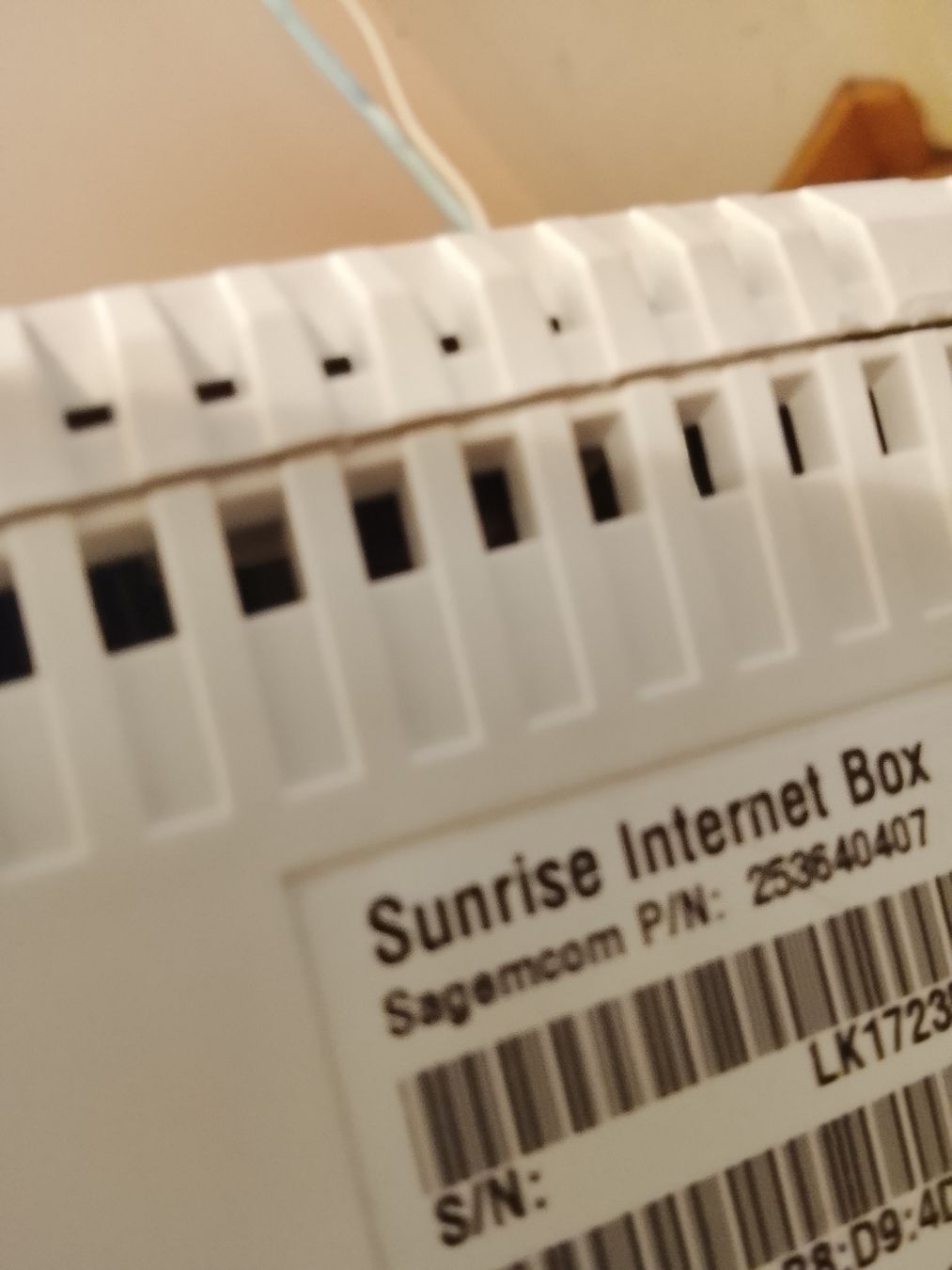 Sunrise Modem & Router: SUNRISE INTERNET BOX WLAN WIFI LAN ROUTER MODEL WEISS – Usato da Effretikon venduto da SEMOUNA 6