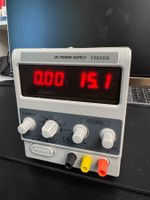 Labornetzgerät / Regelbares DC-Netzteil 1502DD (0–15V / 0–2A