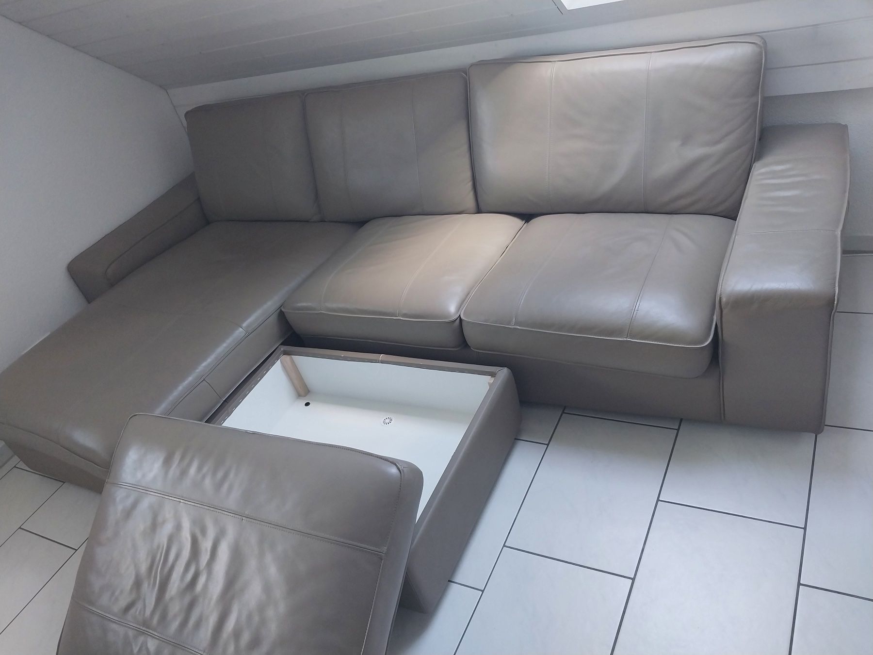 Ikea Sofas: IKEA Ecksofa aus Leder mit beweglicher Hocker & Stauraum – Gebraucht aus Mettmenstetten von syn_y7wh 2