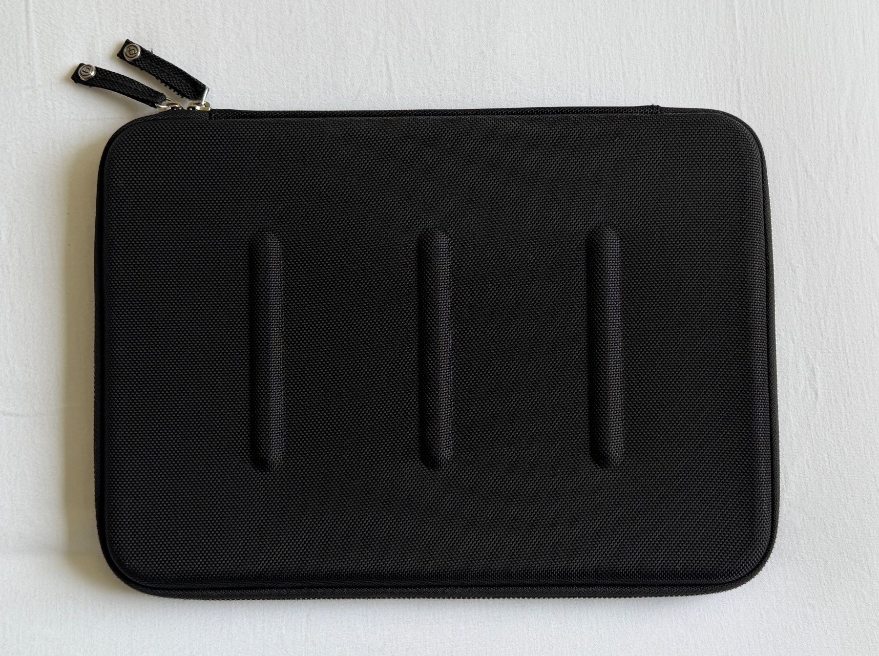 Covers & Taschen: Booq Graphite Laptop Hülle – Gebraucht aus Zürich von Triebfeder