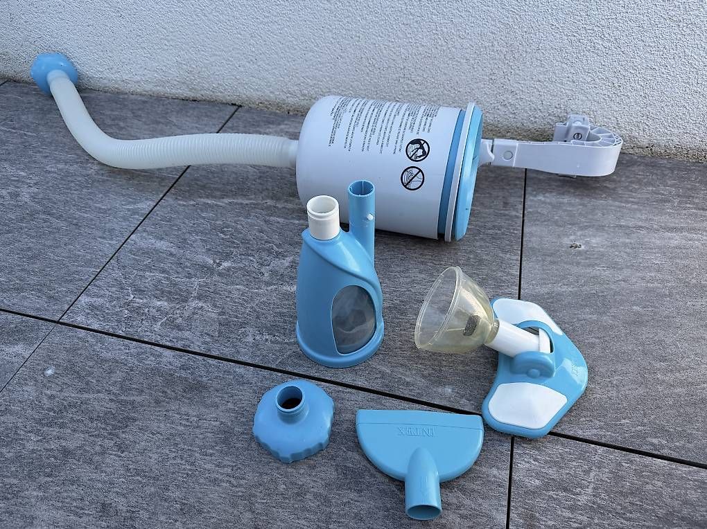 Piscine: Intex Handpumpe und Pool-Zubehör Set – Usato da Kleindöttingen venduto da pat_sz5x