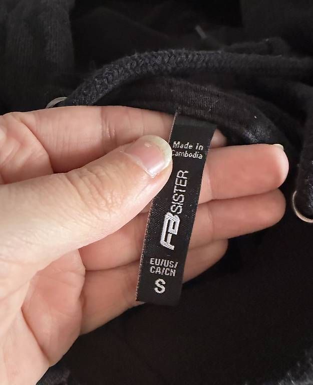 Maglioni & Felpe: SCHWARZER CROPPED HOODIE – Usato da Affeltrangen venduto da janaleiin 3