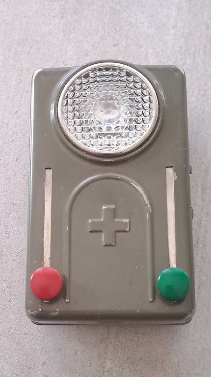 Schweizer Armee Lampen: Taschenlampe Militär Armee CH – Gebraucht aus Caslano von Welaberg
