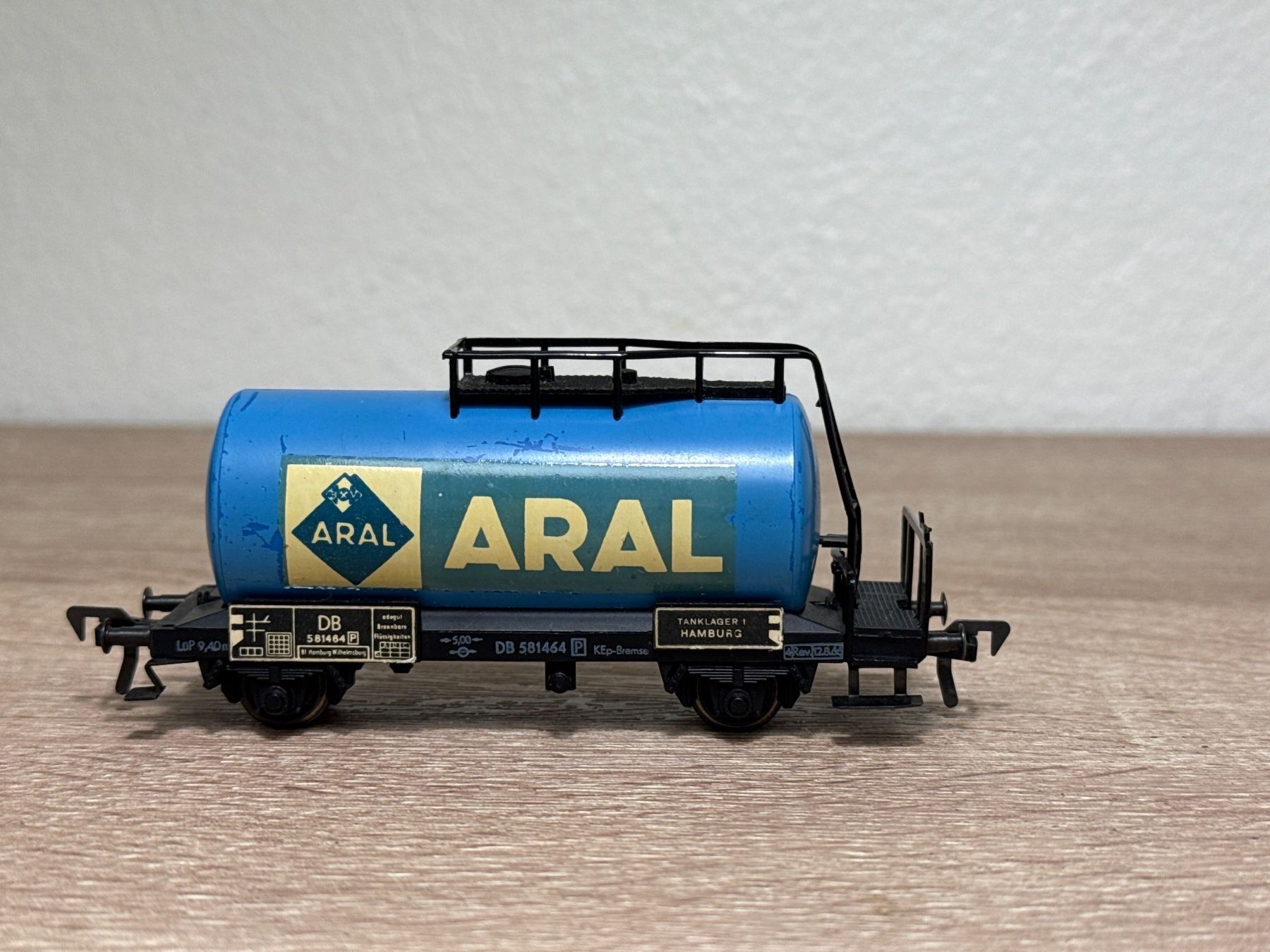 Fleischmann Modellini di ferrovie: Fleischmann ARAL DB H0 (279) – Usato da St-Aubin-Sauges venduto da Lo_Go 1