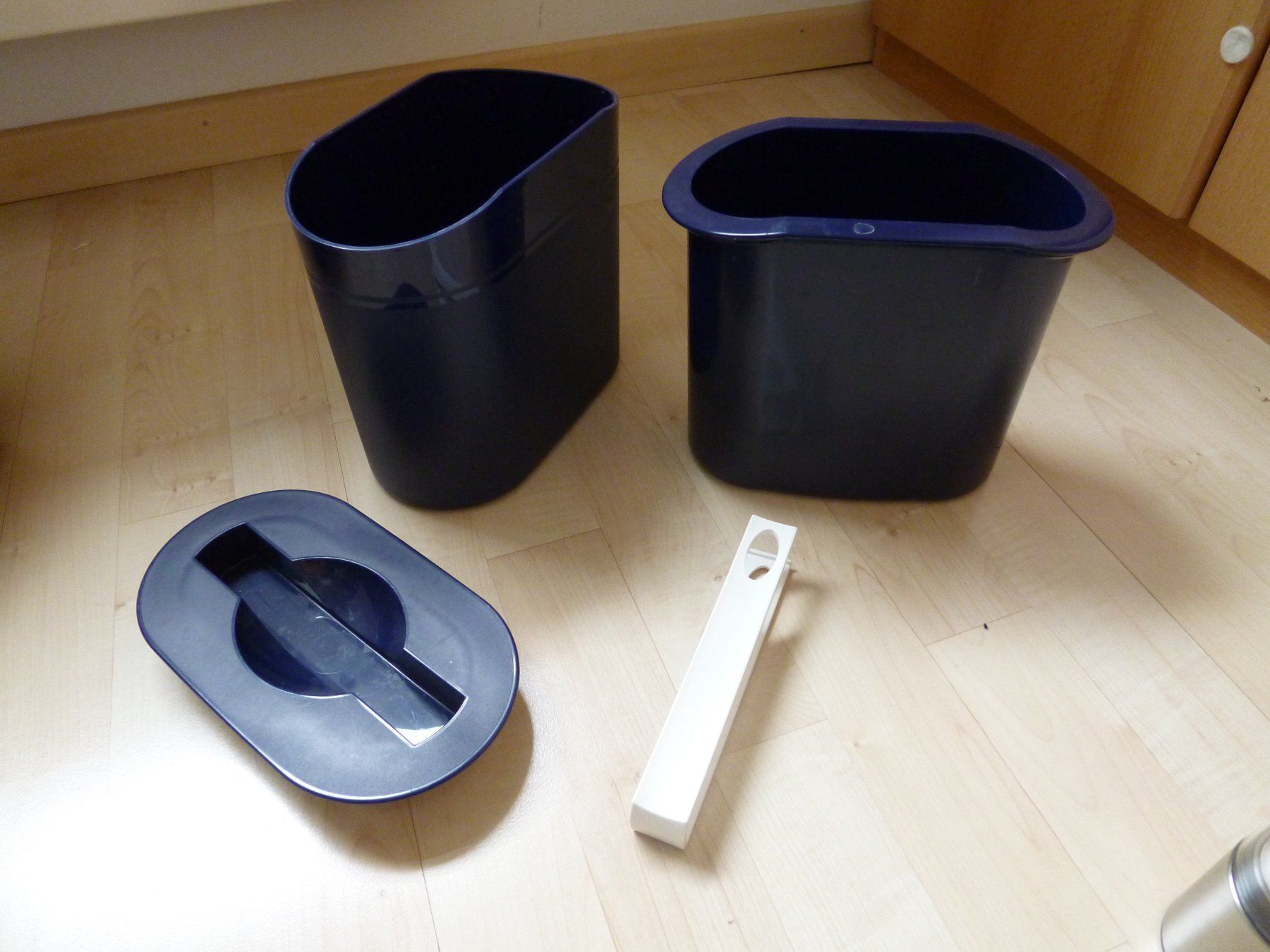 Tupperware Contenitori & Simili: Eiswürfelbehälter Tupperware, Eiskönig   blau 4-teilig – Usato da Dättlikon venduto da Mamakuga 1