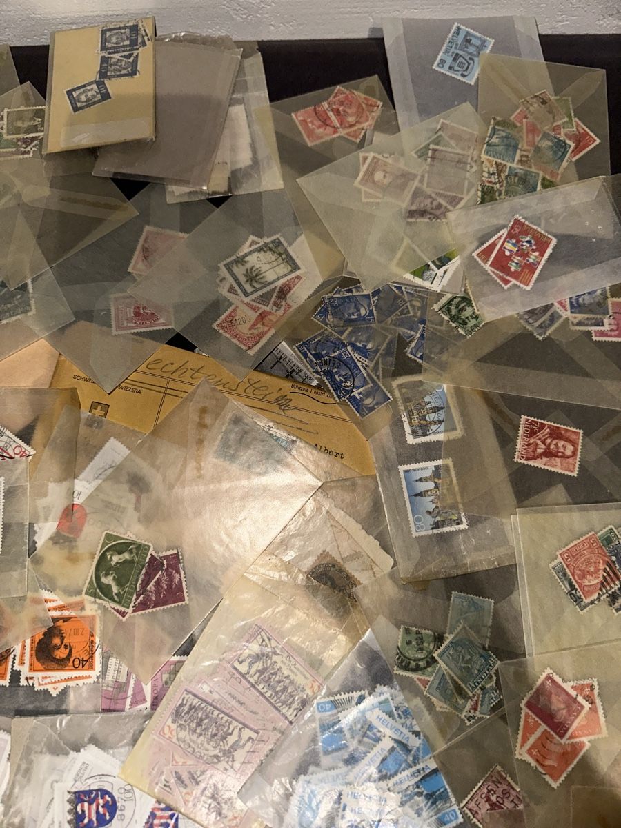 Tutti i francobolli: Viele Tüten mit Briefmarken Weltweit – Usato da Stettfurt venduto da 2442 3
