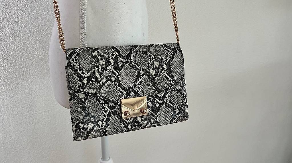 Borse da donna: Tasche gold/grau mit Schlangenmuster – Usato da Volketswil venduto da oli_l2zq 1