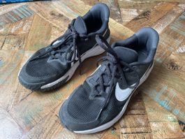 Nike Star Runner 4 Laufschuhe, Gr. 36.5, Schwarz