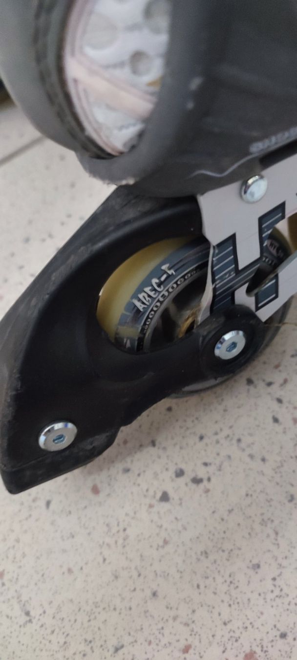 Pattini in linea & Pattini a rotelle: Rollerblade – Usato da Au SG venduto da elefant9 2