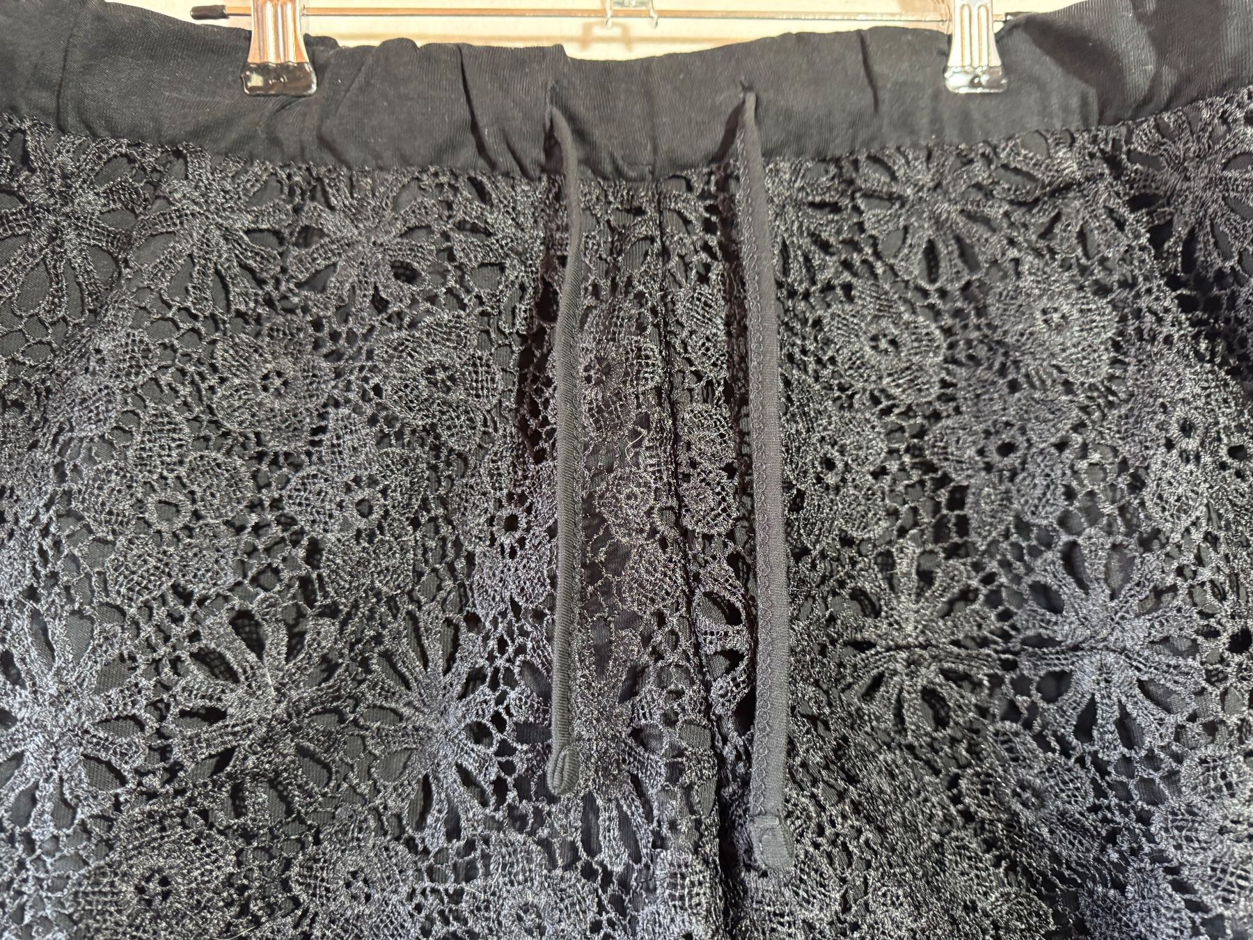 Pantaloni: Schwarze Shorts von Esmara 44/46 – Usato da Grosswangen venduto da SALE_SALE_SALE 2