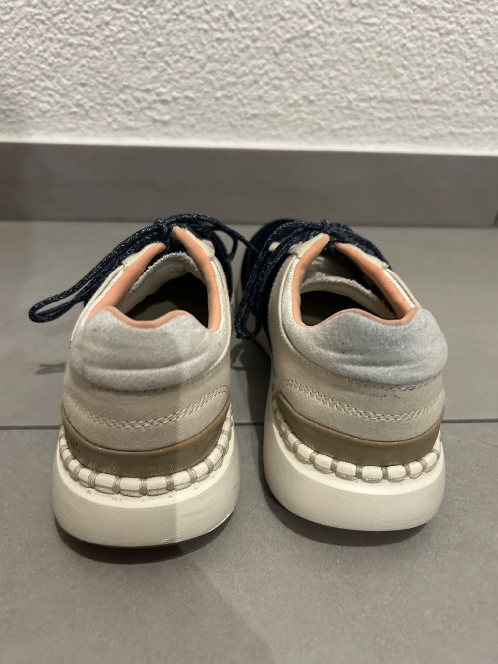 Scarpe da donna: Toms Sneaker – Usato da Obernau venduto da bev_x7rn 2