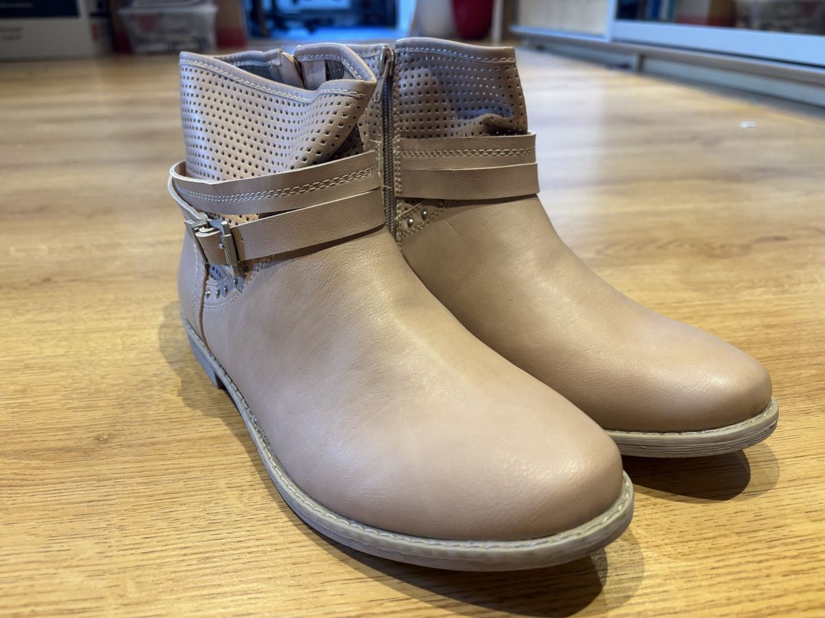 Scarpe da donna: Stiefeletten Grösse 41 – Nuovo (secondo la descrizione) da Kirchberg SG venduto da lar_8mw6 1