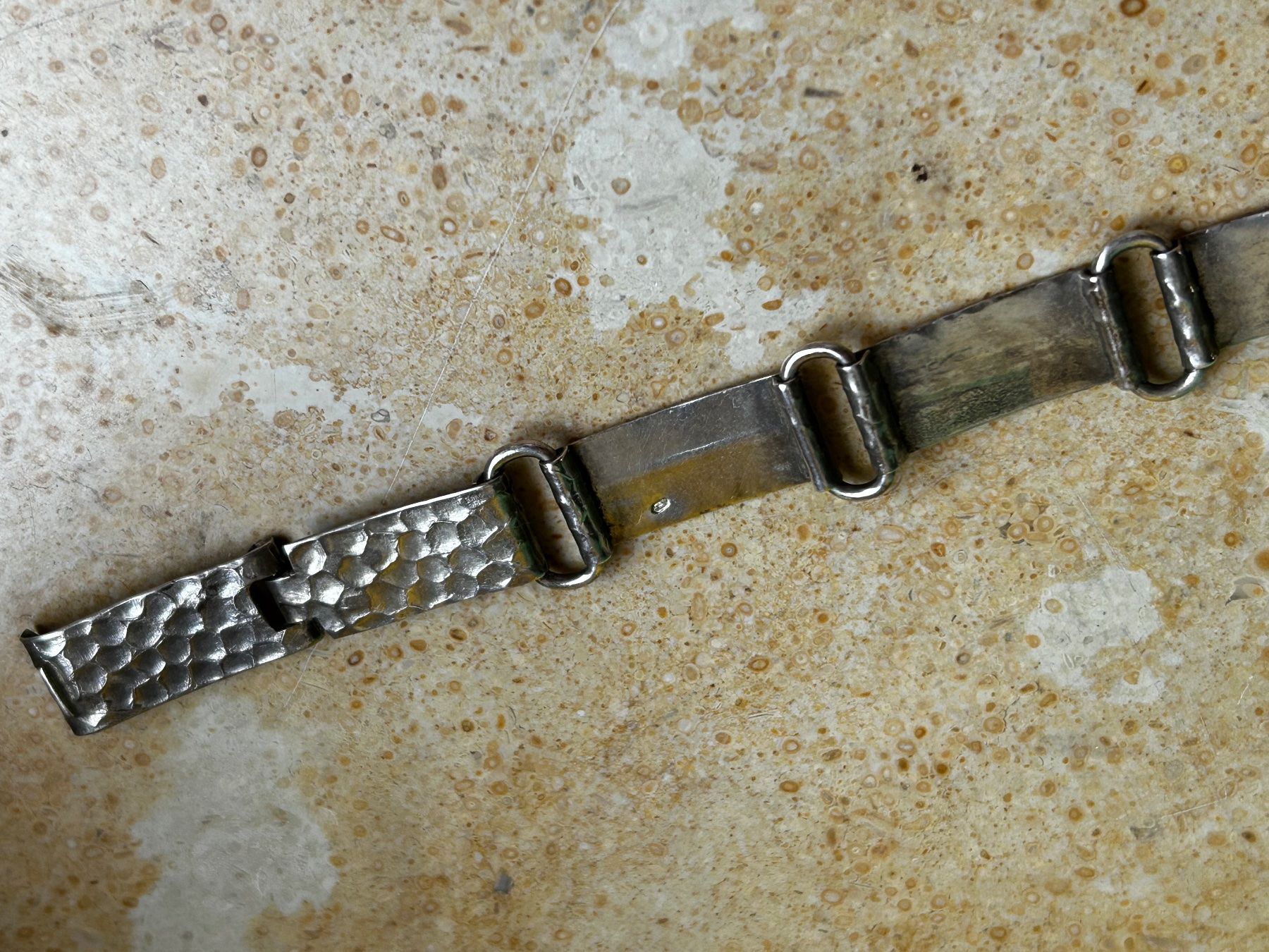 Bracciali & Braccialetti: Vintage Silberarmband, graviert, Hammerschlagmuster – Usato da Dittingen venduto da Bijoubelle 5