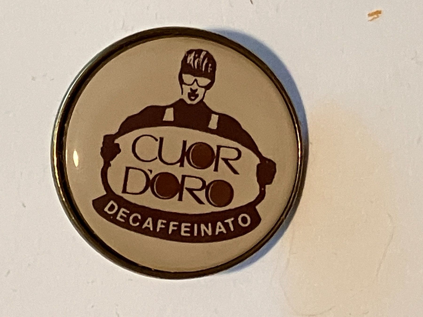 Placchette & Badge: 1 Pin Cuor D'oro Ddcafeinato – Usato da Basel venduto da djwwpp