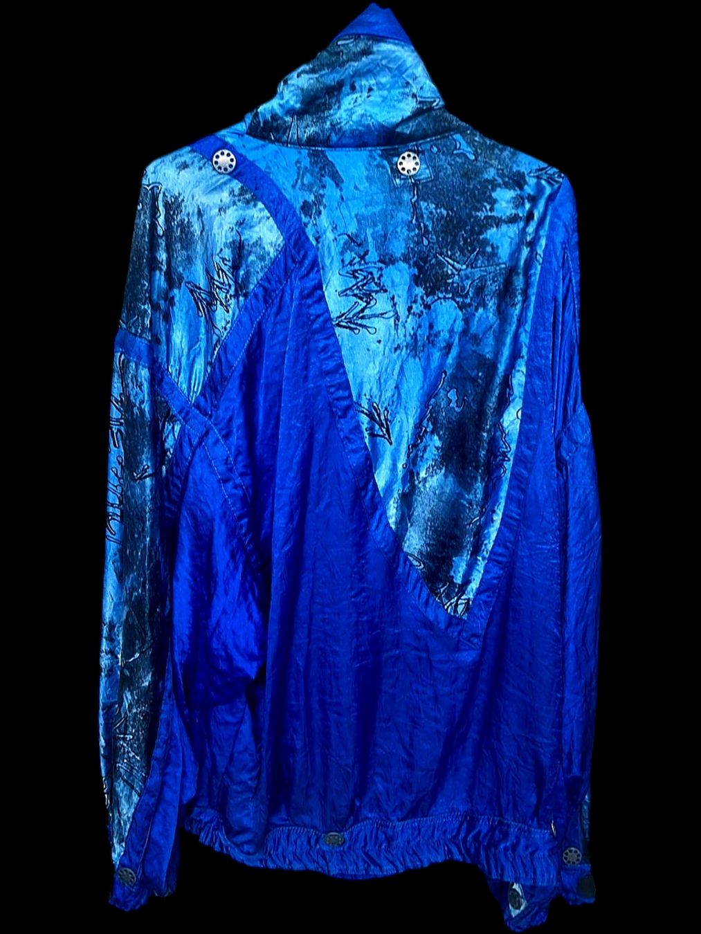 Giacche: Vintage ORAGI Blaue Windjacke mit abstraktem Muster – Usato da Zug venduto da vinokilo 5