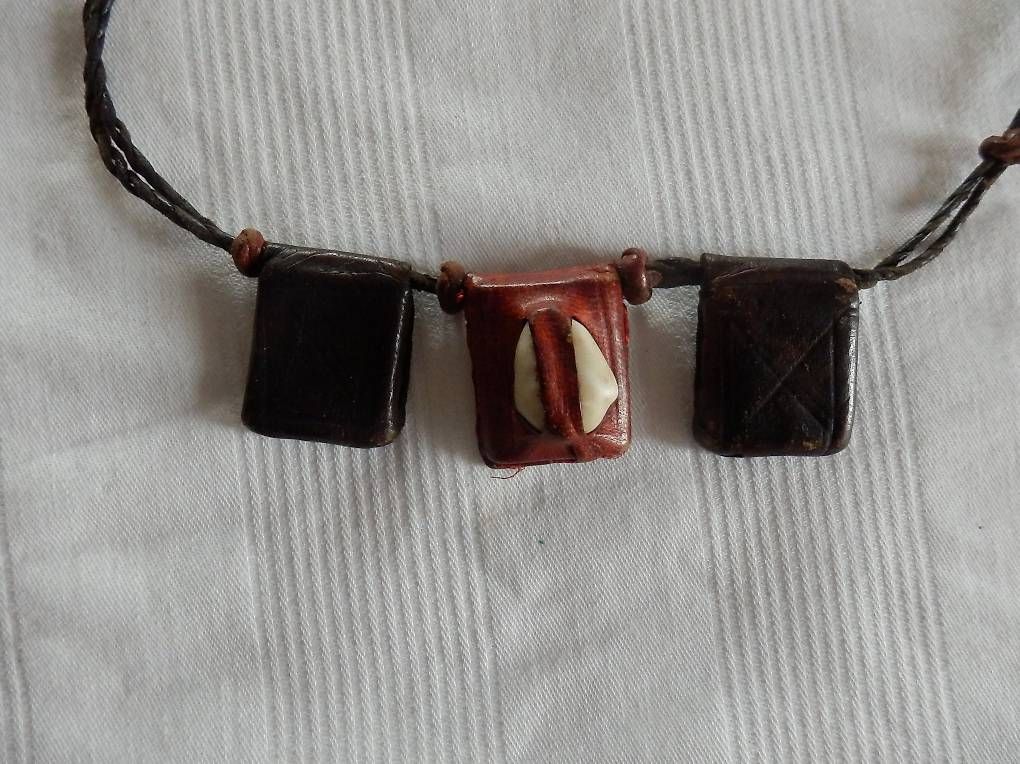 Anhänger: Pendentif en cuir grigri Africain – Gebraucht aus Hauterive NE von Davidsonson 1