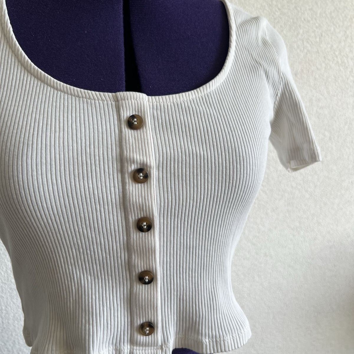 H&M Top: H&M Rib Top Weiss S – Usato da Tagelswangen venduto da SpicyChicken 1