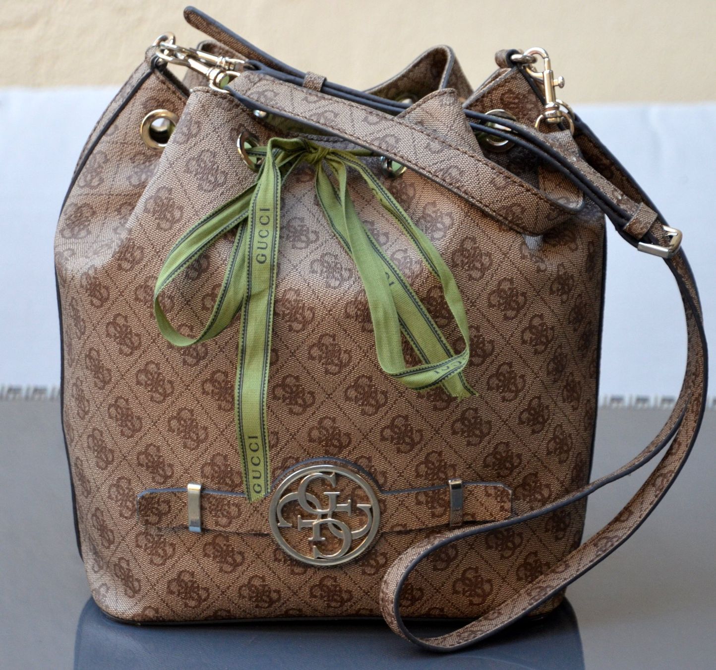 Guess Borse da donna: Guess Tasche / sac – Usato da Collonges venduto da arashee