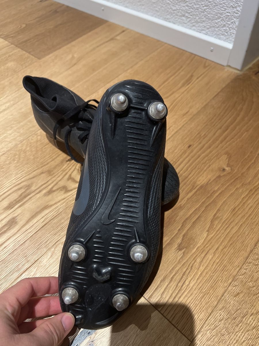 Nike Schuhe für Jungen: Nike Fussballschuhe Gr. 40 – Gebraucht aus Feldbrunnen von soon-nam 1