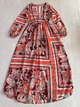 Sommerliches Maxikleid mit Blumenmuster, Grösse 38/M