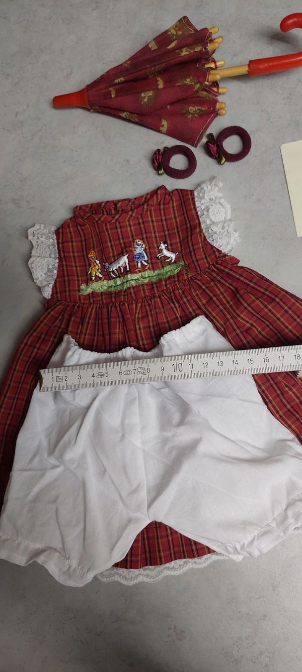 Bambole: Puppenkleid und Schirm – Usato da Muri AG venduto da nindo1 7