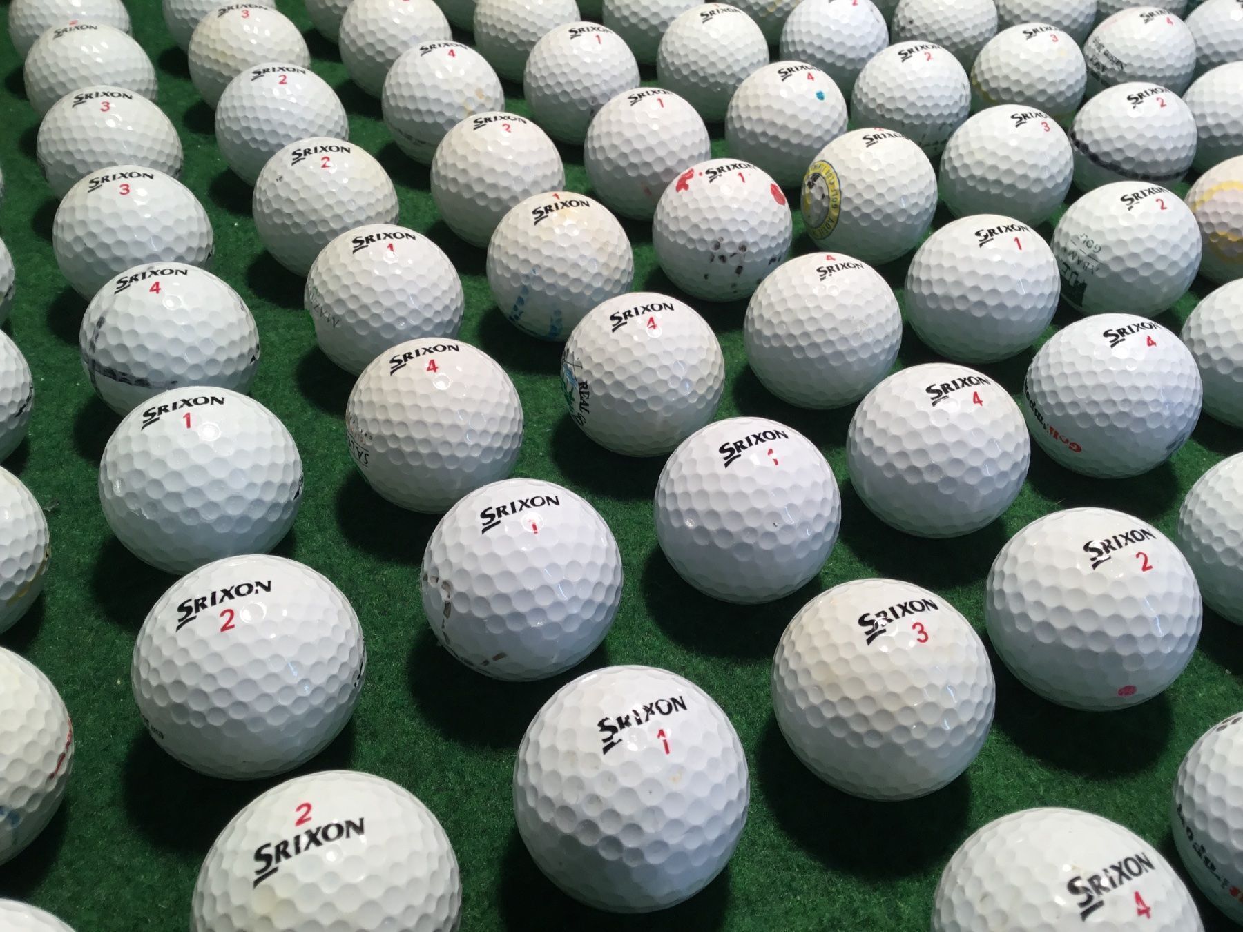 Palloni: 100 Golfbälle Srixon Distance (mittel) – Usato da Bergdietikon venduto da shimano4 3