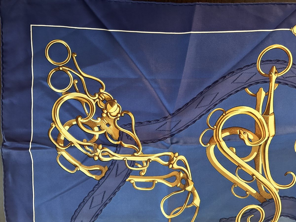 Hermès Foulards & écharpes: Carré Hermès modèle "Profil Sellier". – D'occasion à Bubendorf par Chantal4416 3