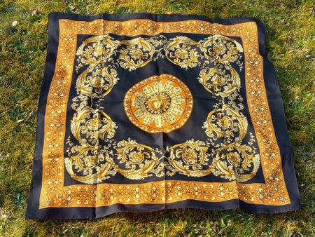 Neues Vintage Halstuch mit Griechischem Motive ( Medusa)