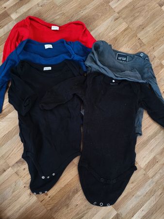 5 Bodys Grösse 74