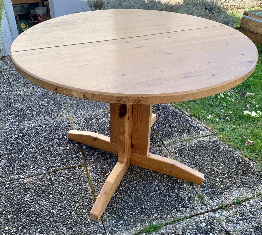Table ronde en pin (Gebraucht) in Chézard-St-Martin für CHF 1 – nur ...