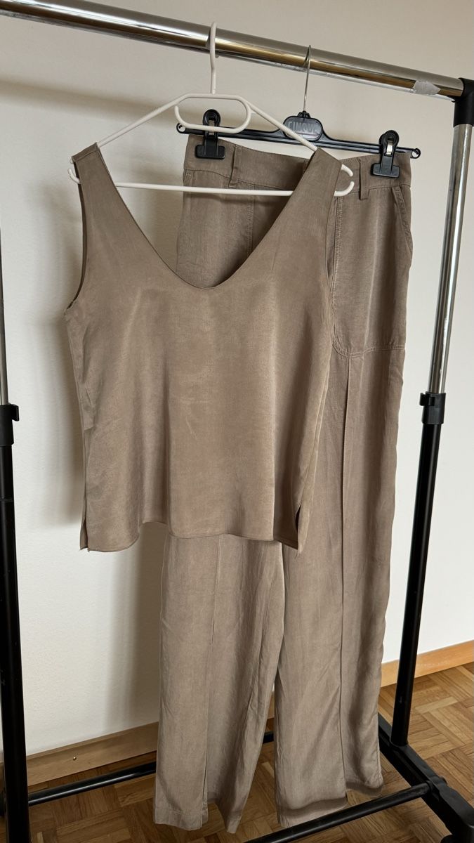 Zara Completi & Tailleur: Zara Anzug aus fließendem Viskose-Mischgewebe – Nuovo (secondo la descrizione) da Schaffhausen venduto da R_Muzh 1