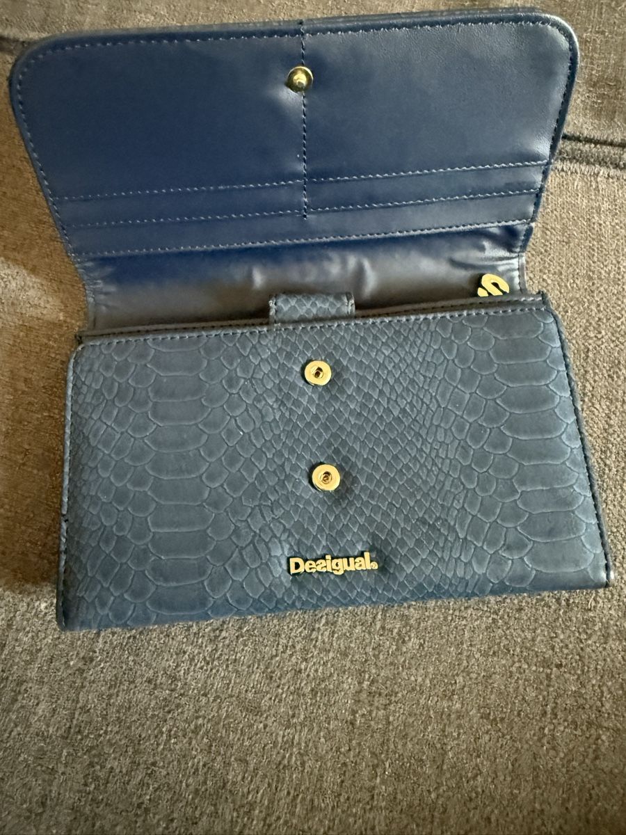 Desigual Portemonnaie: Portafoglio Desigual blu elegante donna – Neu (gemäss Beschreibung) aus Chiasso von pri_yp8y 1