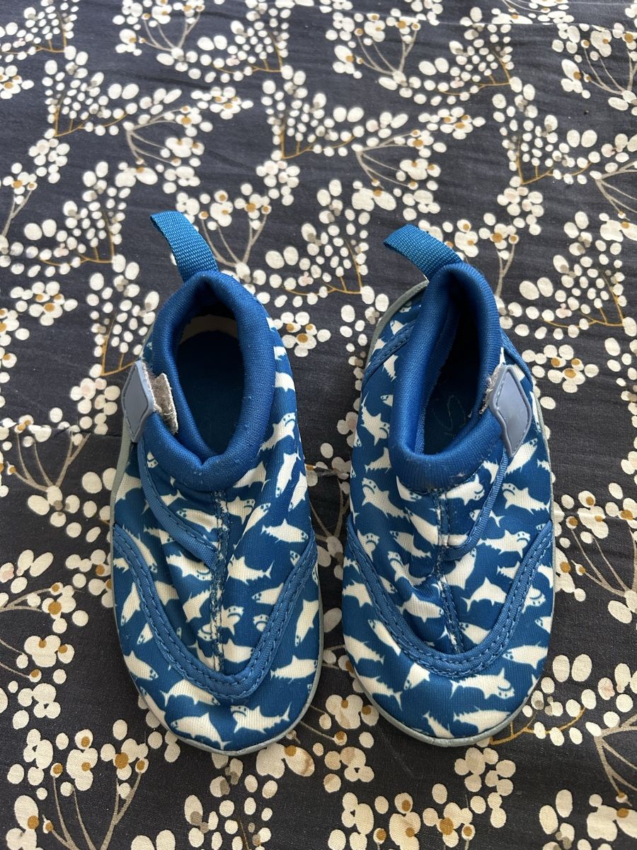 Scarpe per ragazzi: Chaussons de bain taille 24 – Usato da Lausanne venduto da SaraSkjellaug
