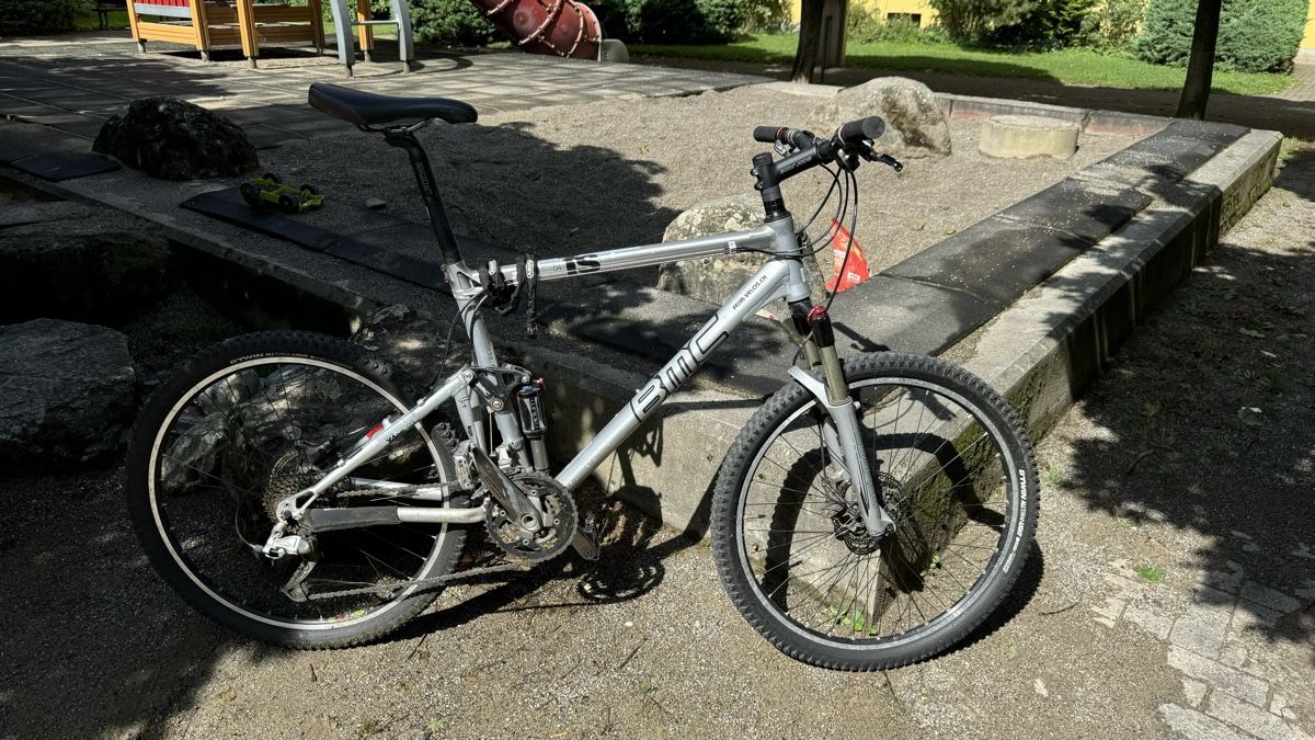 BMC Velos: BMC Fourstroke 04 Size L – Gebraucht aus Zürich von  4