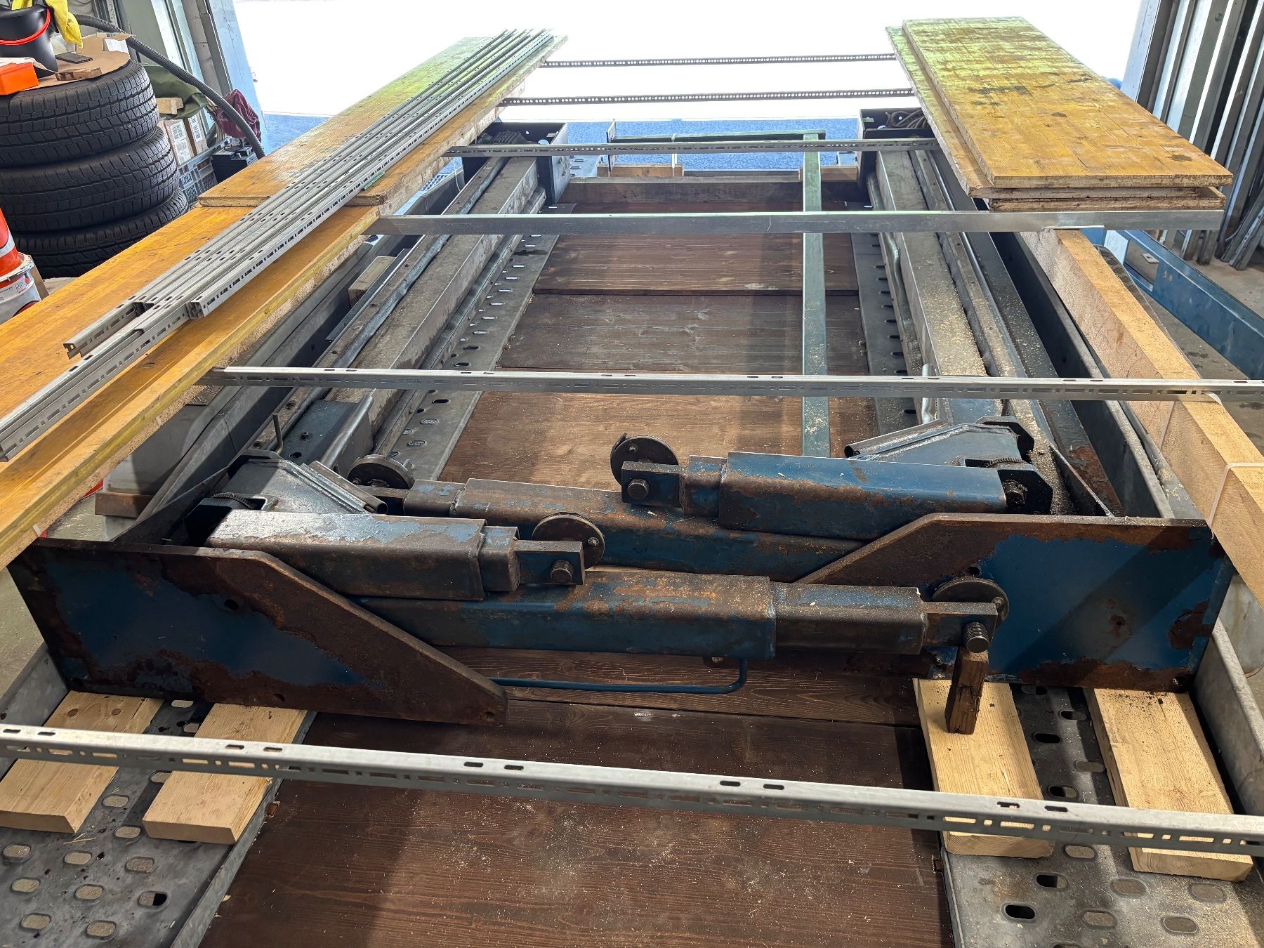Piattaforme elevatrici & Crick: Hebebühne, Autolift – Usato da Emmenbrücke venduto da car08 3