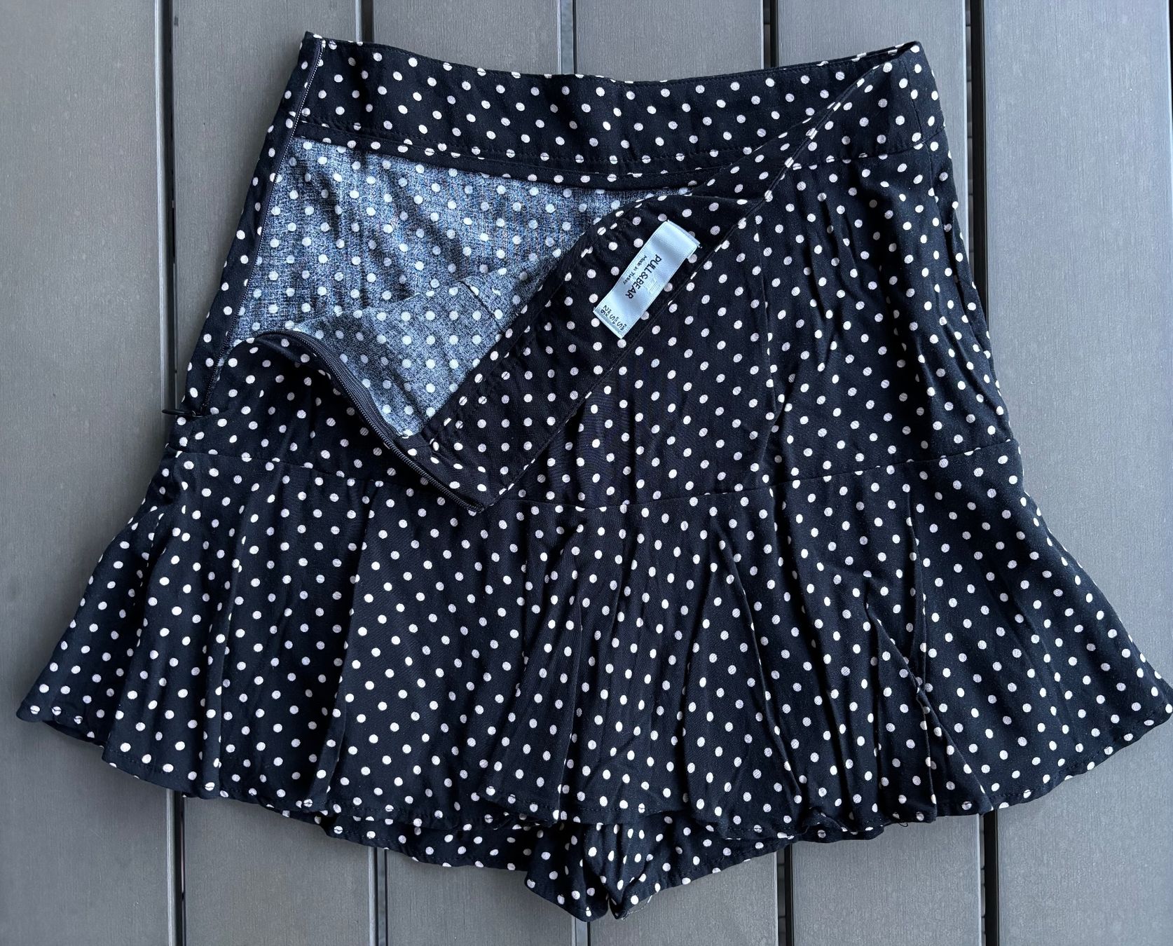 Pull&Bear Gonne: Pull&Bear POLKA DOT MINI SKIRT  - black, Gr. S – Nuovo (secondo la descrizione) da Ebnat-Kappel venduto da Molton 1
