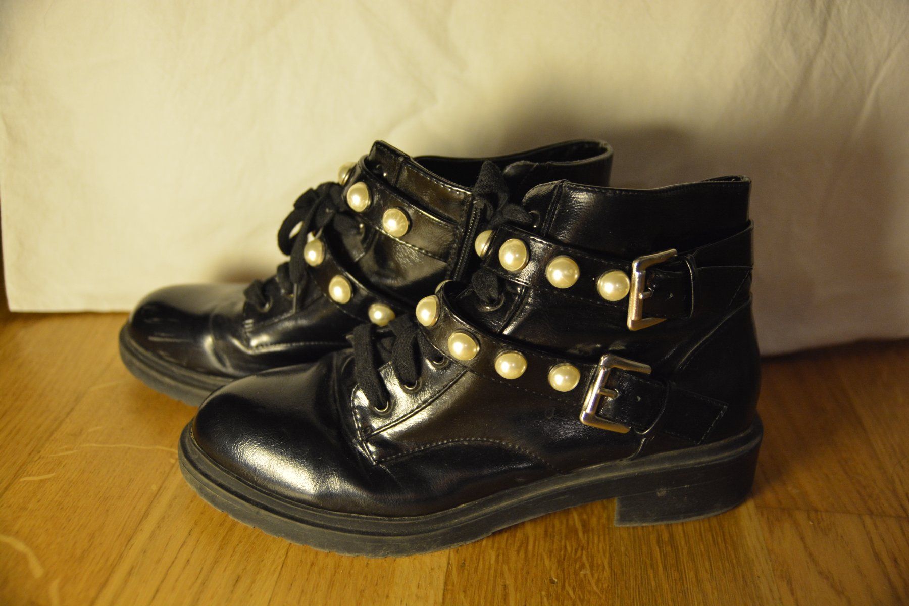 Zara Scarpe da donna: Perlen Boots/Stiefel; Schwarz glänzend ("Lack Effekt") Nr.38 – Usato da Bern venduto da plant_nerd 5