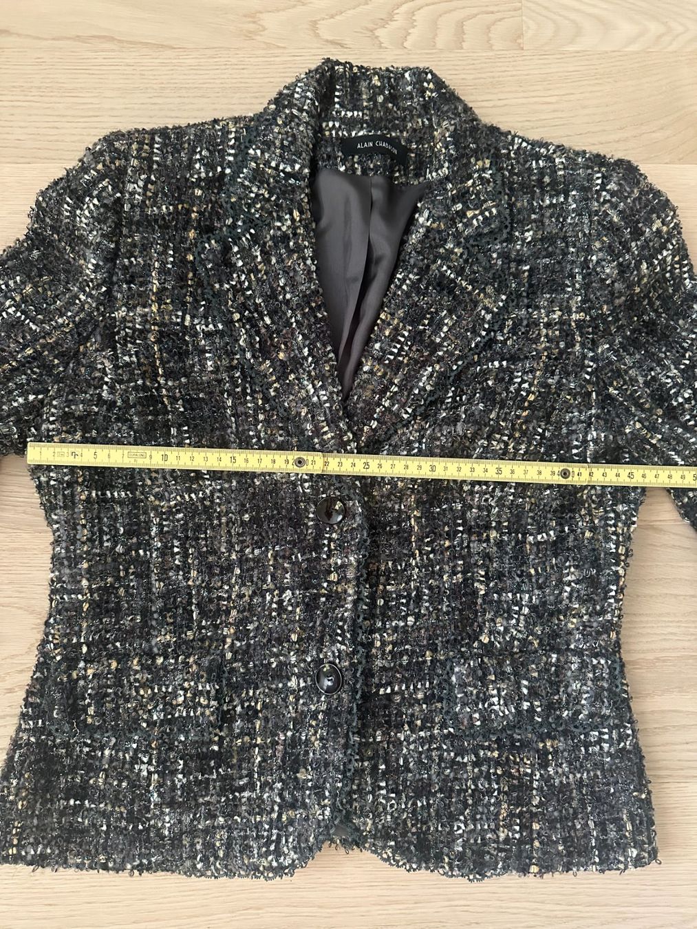 Vestes: Kurze, taillierte Bouclé-Jacke mit Lurex – D'occasion à Zürich par Rigiblick2 1