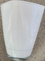 Klassisch schlichte Vase - Blumenvase ganz in Weiss