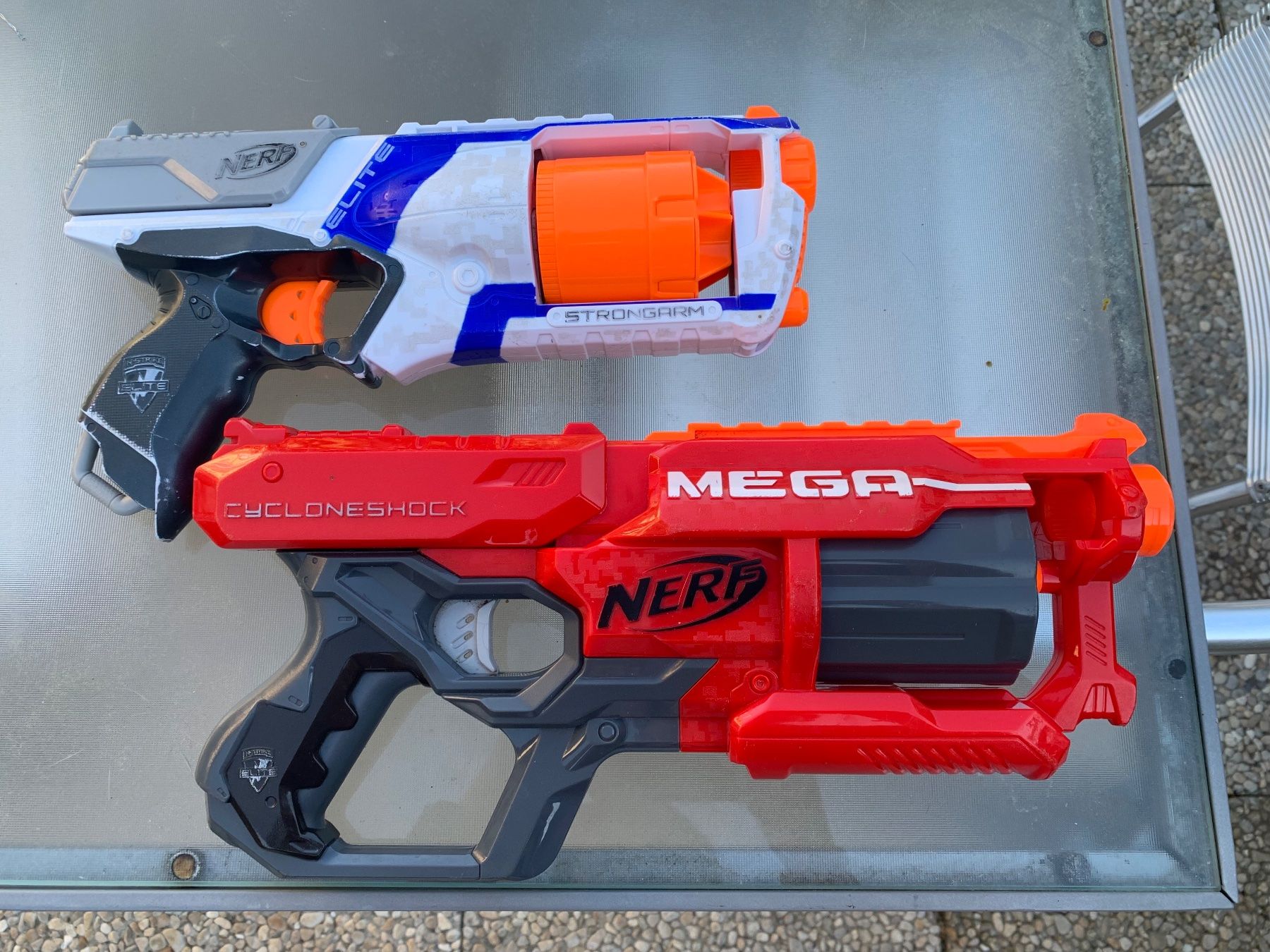 Nerf Giocattoli: 2 NERFs 1.nerf elite: Strongarm und 2.nerf mega: Cycloneshok – Usato da Unterlangenegg venduto da zddn3