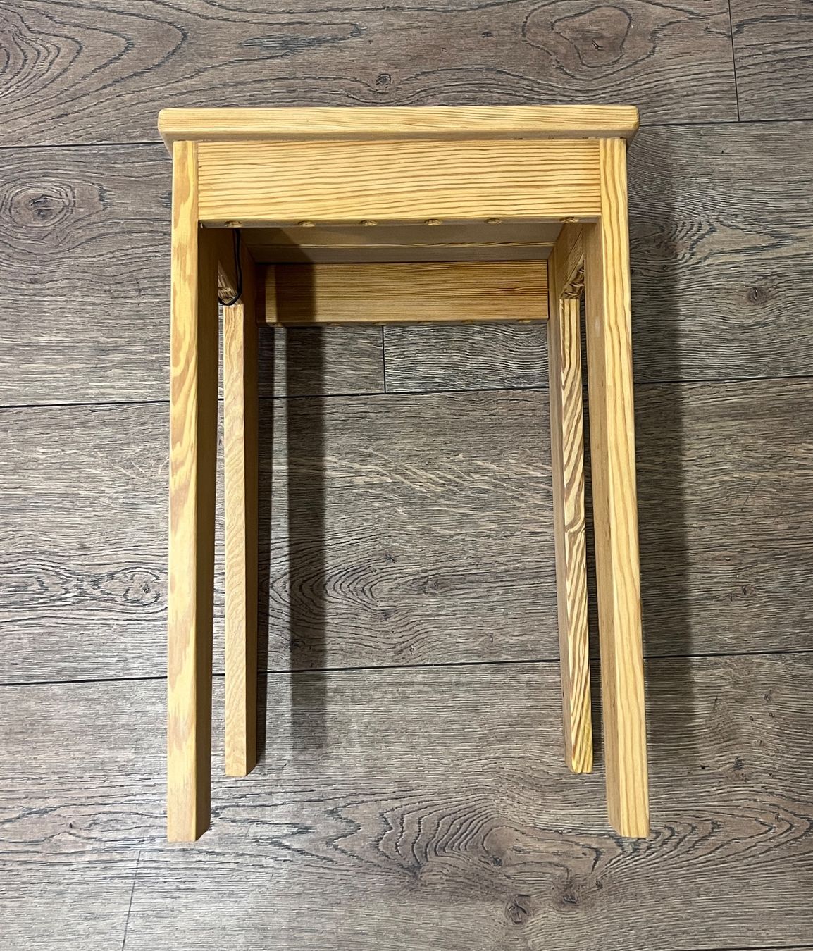 Tabourets: Handgefertigte Holzhocker "Farburettli" aus Pechkiefer – Neuf (Voir description) à Zollikofen par Farb-AG 1